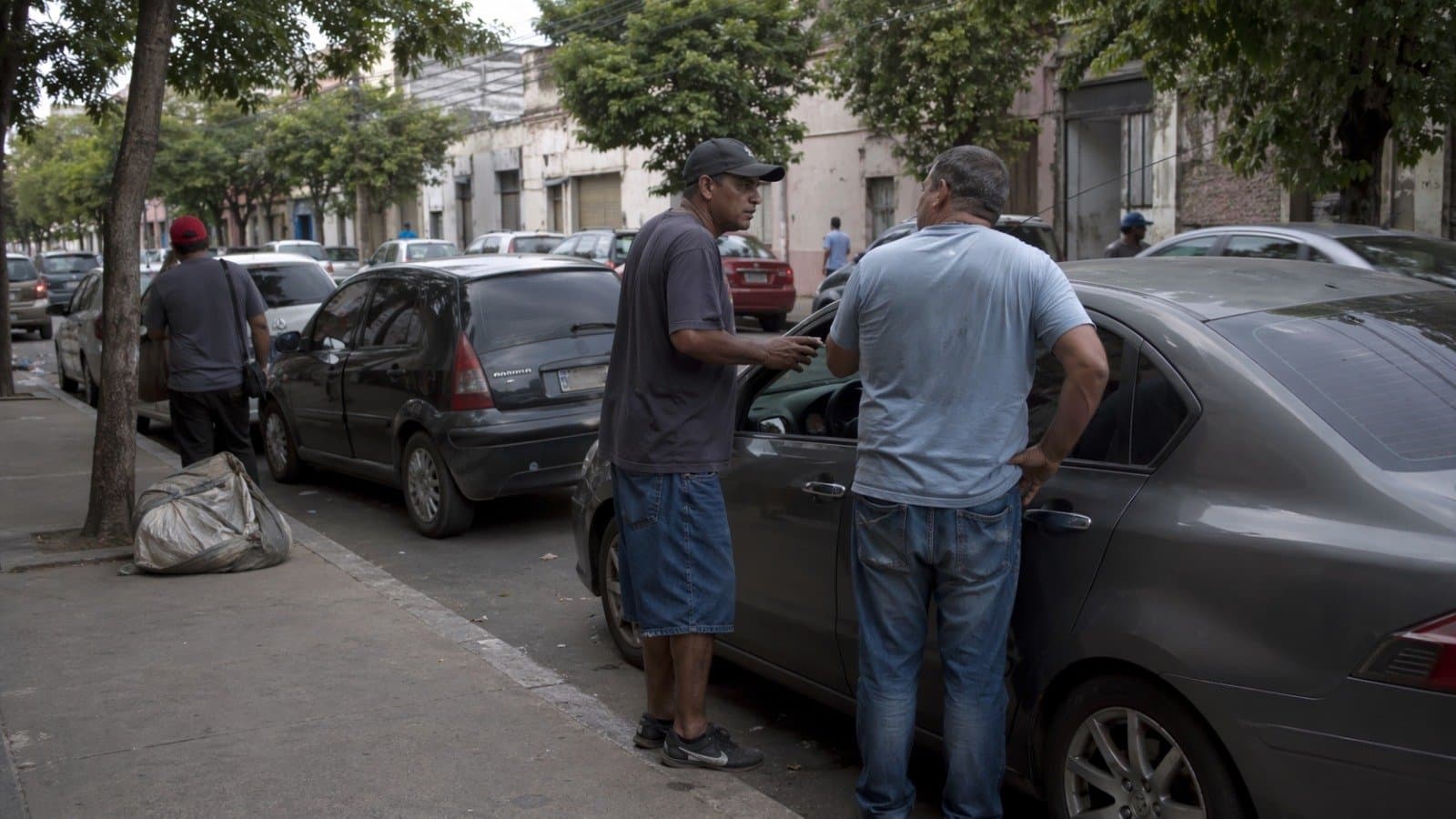 Salta busca subir multas y habilitar arrestos para el cobro informal de estacionamiento